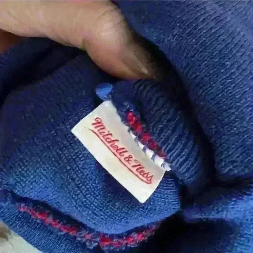 Mitchell & Ness Los Angeles Clippers Cuffed Pom Beanie Hat - Picture 4 of 4